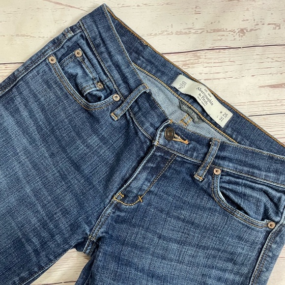 25 Womens Abercrombie & Fitch Blue Low Rise Boot Cut Jeans A&F Casual Med Wash - Picture 2 of 9
